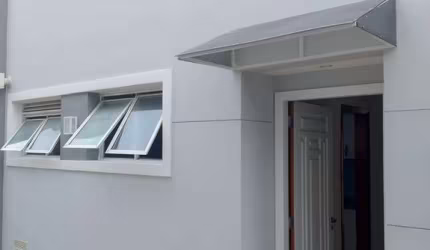 CASA A VENDA EM CONDOMÍNIO 181m²  3 QUARTOS 1 SUÍTES  2 VAGAS    VILA DAS MERCES      SÃO PAULO