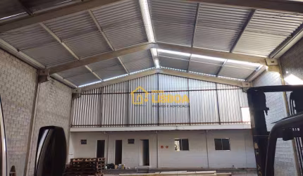 Galpão para alugar, 695 m² por R$ 25.500,00/mês - Vila Lucinda - Santo André/SP