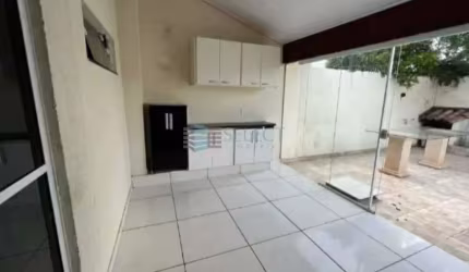 Casa em condomínio fechado com 3 quartos à venda no Condomínio Residencial Parque da Liberdade III, São José do Rio Preto  por R$ 300.000