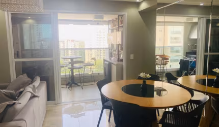 Lindo apartamento na praça do Habib´s!