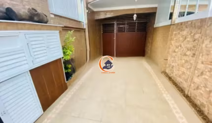 casa sobreposta alta - Marapé - 260m - 3 dorm - 2 vagas e piscina
