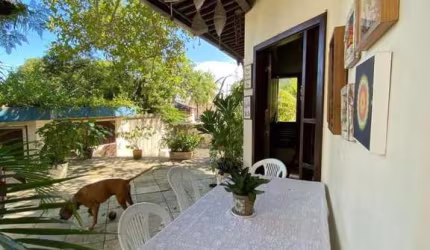 Casa para Venda em Salvador, Piatã, 4 dormitórios, 2 suítes, 6 banheiros, 3 vagas