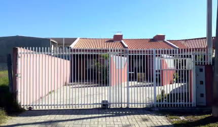 Ótima casa em condomínio fechado no Sítio Cercado.