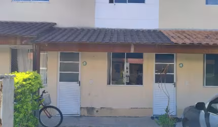 Casa em campo grande RJ, condomínio fechado junto ao park shopping 2 quartos, quintal nos fundos