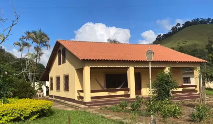Maravilhosa granja no bairro Barreira do Triunfo