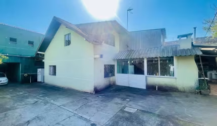Sobrado com 3 quartos  à venda, 330.00 m2 por R$1800000.00  - Campo Pequeno - Colombo/PR