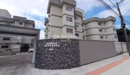 Apartamento para aluguel, 3 quartos, 1 vaga, Revoredo - Tubarão/SC