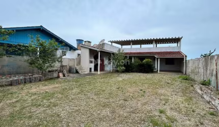 Oportunidade Imperdível – Casa Próxima à Entrada de Laguna!