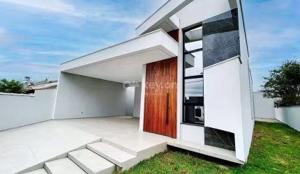 House à venda, 3 quartos, 1 suíte, 2 vagas, Recife - Tubarão/SC