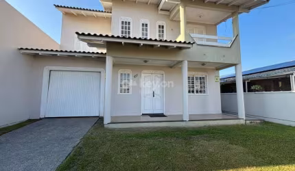 Oportunidade de Casa de 2 Pisos no Bairro São João – Tubarão/SC