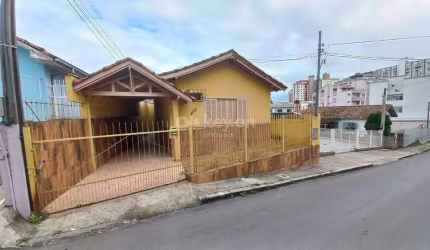 Casa para aluguel, 2 quartos, 1 vaga, Centro - Tubarão/SC