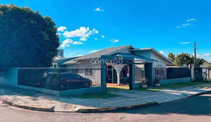 Casa à venda, esquina com 300m² de terreno, VILA PIONEIRO, TOLEDOO/PR