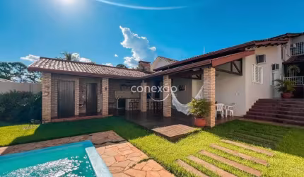 Casa com piscina e ampla sobra de terreno à venda, CENTRO, TOLEDO/PR