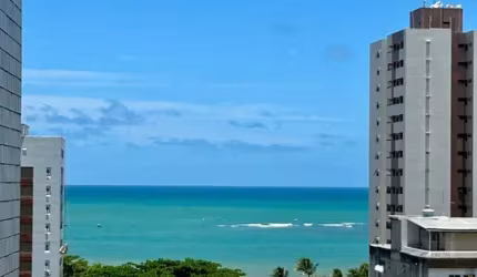 Apartamento Reformado com Vista Mar em Candeias – Imperdível!