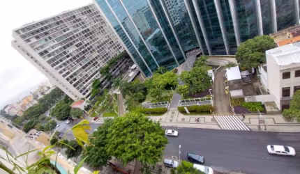 Apartamento  Centro Rio, Av. Henrique Valadares, na melhor localização da Avenida, espetacular 3 quartos dependências completas, frente, piso frio, cozinha planejada, com azulejo teto, banheiro Social