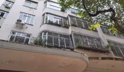 Excepcional 4 quartos com Sala em dois Ambientes, Banheiro social e Suite e banheiro de Serviço com duas Dependência de empregada.frente Varanda Sol manhã, Oportunidade Única para investimento 260m² O