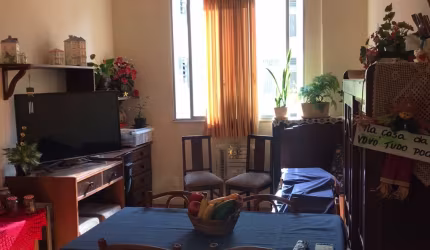 Excelente sala e quarto, cozinha, dependências completas, andar alto, fundos, silencioso, 55m²...