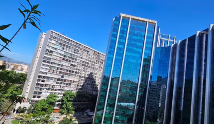 Ótimo Apartamento sala e 2.quartos, dependência completas, frente piso frio Banheiro Social Azulejo teto com box Blindex m, Cozinha Planejada e banheiro de Serviço, melhor localização da Avenida Henri