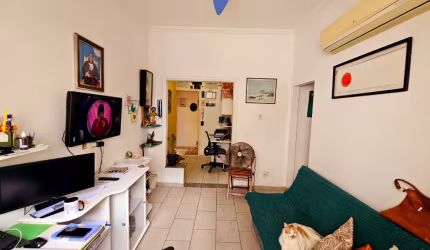 Espetacular Sala e Quarto Separado com 35m2 Fundos ótimo estado de Conservação Avista Santa Teresa,piso Frio Cozinha cabe fogão e Geladeira, Banheiro Social Com Box Blindex Azulejo Teto