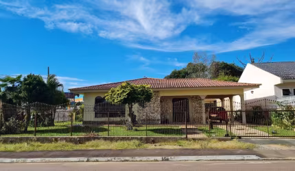 Casa para Locação em Contenda, Centro, 4 dormitórios, 1 suíte, 3 banheiros, 2 vagas