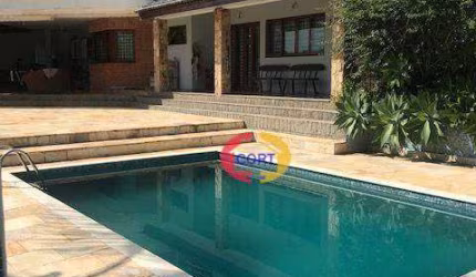 Linda Casa à Venda no Condomínio Arujazinho III - Arujá!!!