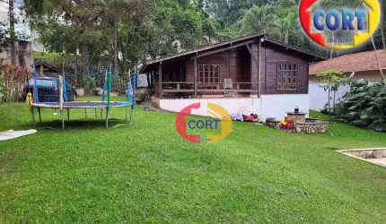 Casa de madeira com excelente lote plano para venda e locação em Arujá!!!