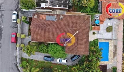 Casa em amplo terreno à venda no bairro Jordanopolis em Arujá!!!