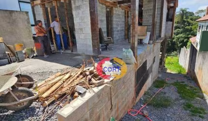Casa em construção à venda no condomínio Arujazinho I, II e III!