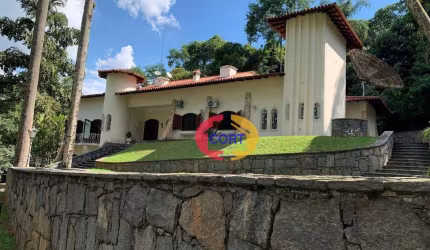Casa com jardim no condomínio Arujazinho I, II, III à venda em Arujá!!!