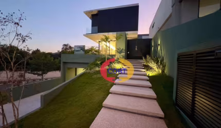 Casa de alto padrão no Real Park à venda em Arujá !!!