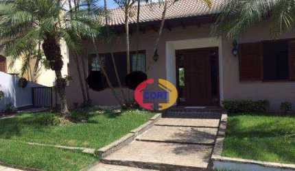 Imóvel em condomínio com amplo terreno à venda em Arujá!!!