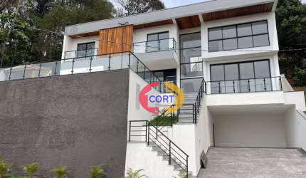 Casa à venda de 315m² no condomínio do Arujazinho!!!