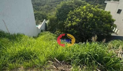 Lote declive à venda no condomínio Arujá Hill's III !!!