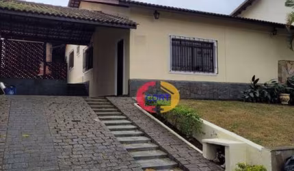 Casa de 200m² com edícula no Country Club para locação em Arujá!!!