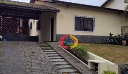 Casa de 200m² com edícula no Country Club para locação em Arujá!!!