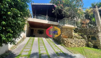 CASA À VENDA E LOCAÇÃO NO CONDOMÍNIO ARUJAZINHO I,II, III.