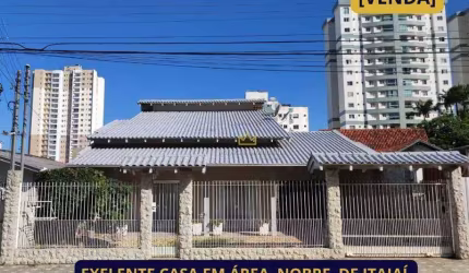Casa com 3 dormitórios à venda, 339 m² por R$ 2.021.000,00 - Fazenda - Itajaí/SC