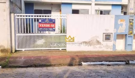 CASA GEMINADA COM TERRENO ESPAÇOSO