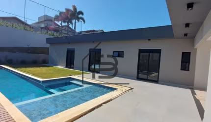 Casa térrea à Venda Condomínio Flamboyan, 3 suítes, piscina, 4 vagas , Bragança Paulista