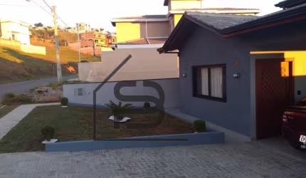 Sobrado à venda Condomínio Villa Real de Bragança, 1 suíte e 2 demi-suítes, área gourmet com churrasqueira piscina e garagem para 2 carros cobertas Bragança Paulista.
