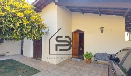 Casa à Venda Jardim Califórnia, 196,20m² de área construída,3 dormitórios, banheiro social, lavabo, 2 vagas de garagem, Bragança Paulista.
