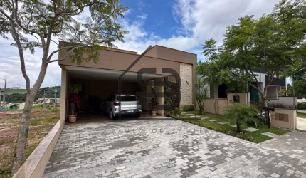 Casa 100% térrea à venda Condomínio Euroville II, 1 suíte,  área gourmet com churrasqueira e piscina, Bragança Paulista.