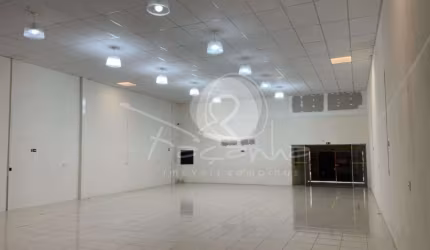 Galpão à Venda no Bosque, Campinas: 380m² de Infraestrutura Completa e Moderna. Façanha Imóveis.