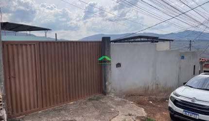 Casa com 2 quartos à venda em Santa Rita De Cássia, Mariana  por R$ 300.000