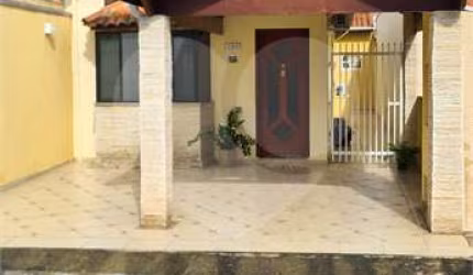 Condomínio com 2 quartos à venda em Guaraú - SP