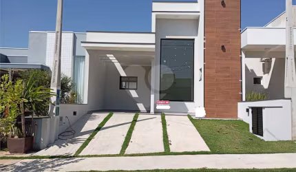 Casa térrea com 3 quartos à venda ou para locação em Village Moutonnée - SP
