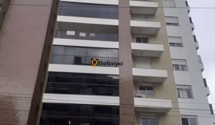 Apartamento super espaçoso, com 3 suítes e 3 vagas de garagem.