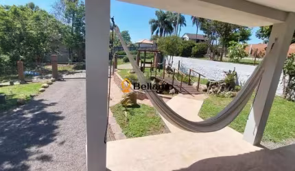 Casa em rua tranquila com vista para o verde.