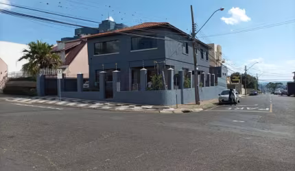 Casa à venda em Centro