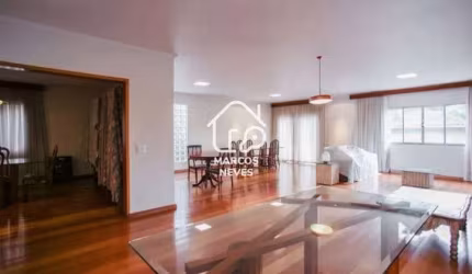 Casa de 511m² com 4 Suítes, Piscina e Salão de Jogos à Venda na Vila Madalena – Próximo à Av. Faria Lima